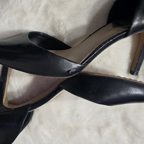 Black Vine Camuto Size 8 heels minor scuffs but good condition - Picture 3 of 4